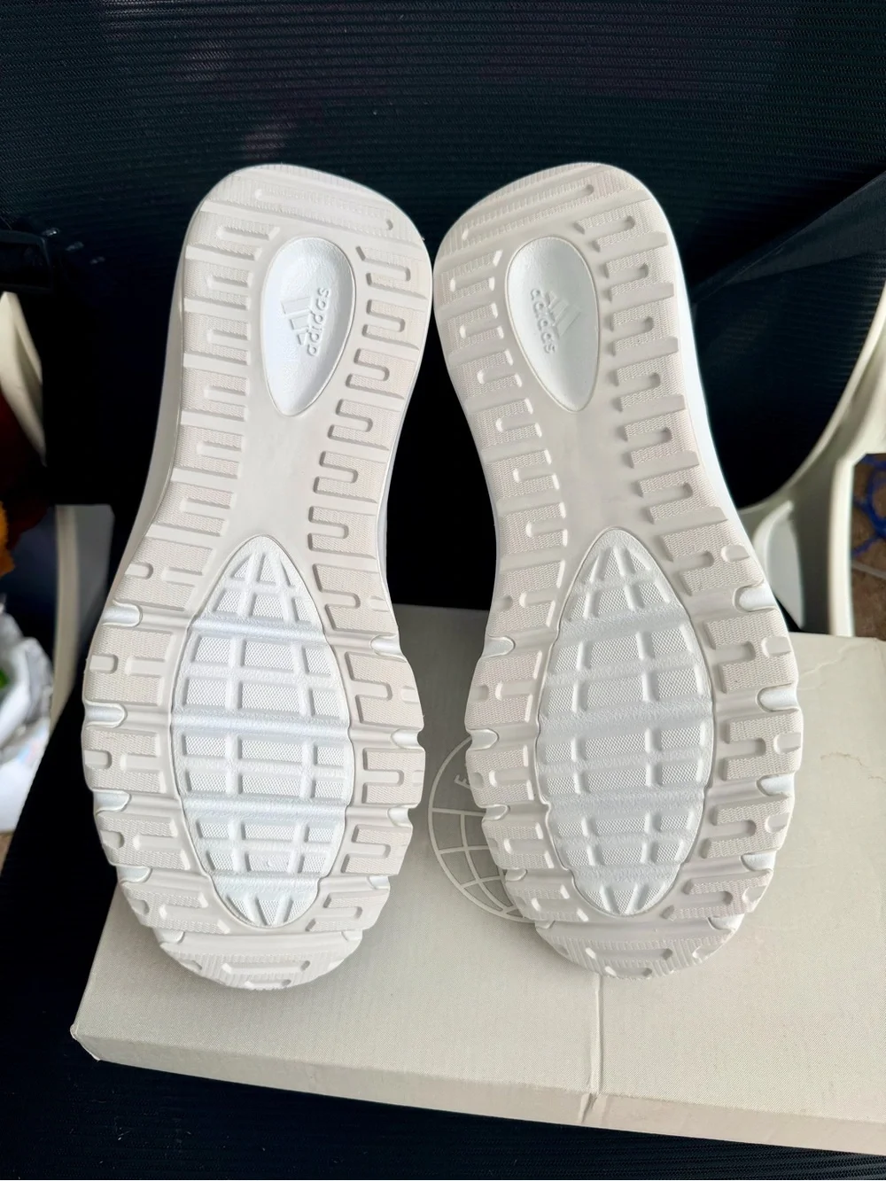 NIB Adidas Men 9 White Shoes FLUIDUP Cloud Comfort Running Casual Walk Athletic